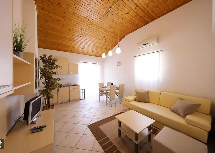 아파트 Gesamte In Mit Grossem Balkon By Interhome