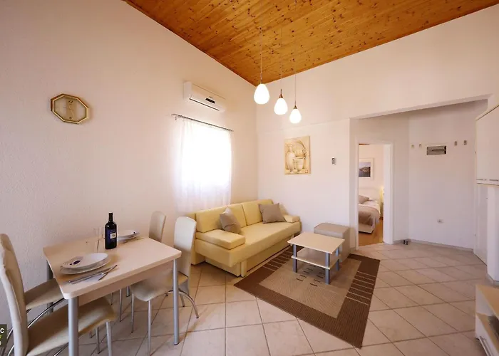 아파트 Gesamte In Mit Grossem Balkon By Interhome