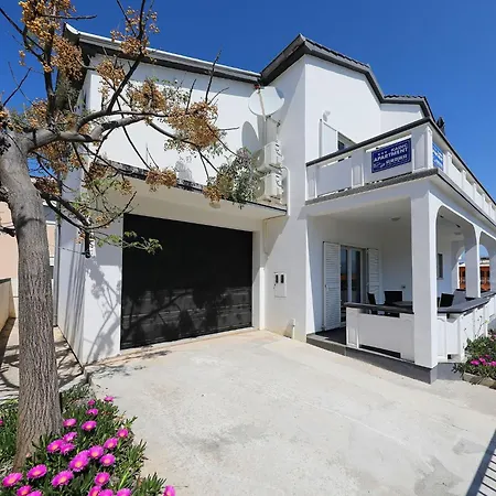 Gesamte In Mit Grossem Balkon By Interhome Apartman Vir
